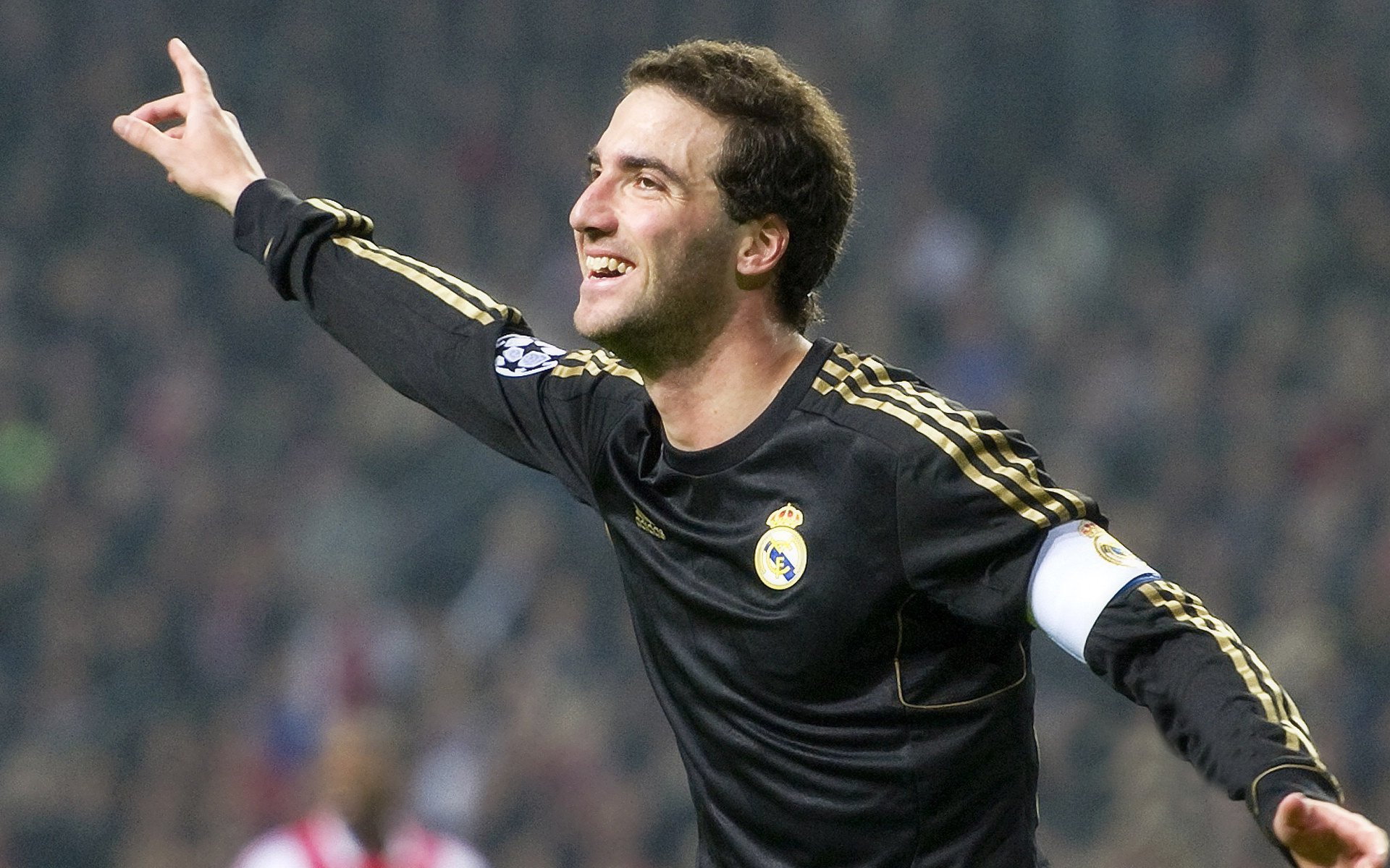 “中国足球裁判员继续深造，裁判水平不断提高”，中国足球裁判员官网